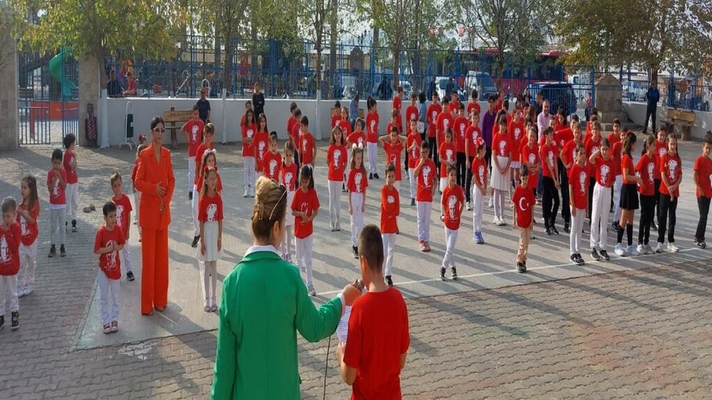 School Nuri Zarplı Middle School, Ayvalik, photo