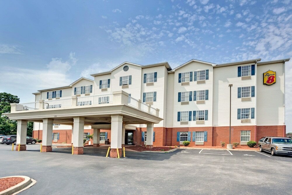 Фото Super 8 by Wyndham Louisville/Expo Center