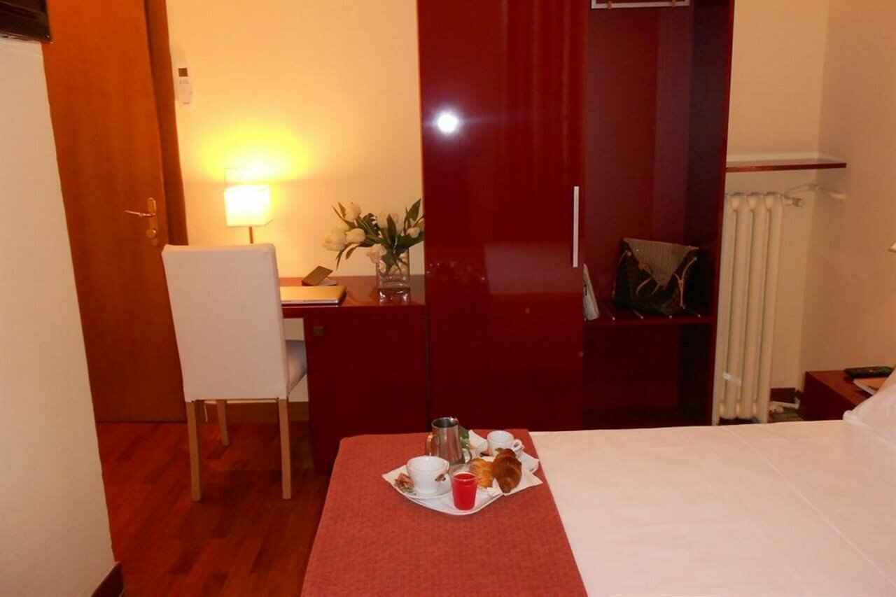 Фото Hotel Minerva Milan