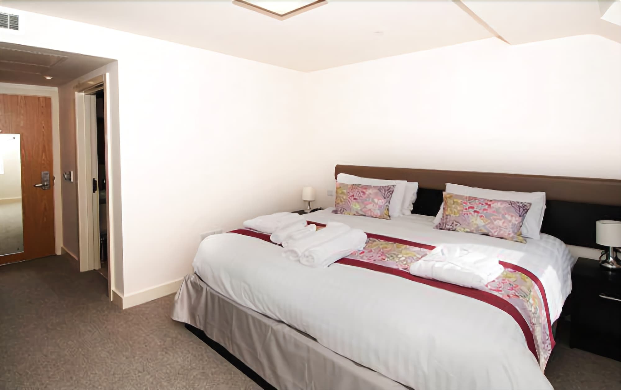 Фото Mannin Hotel