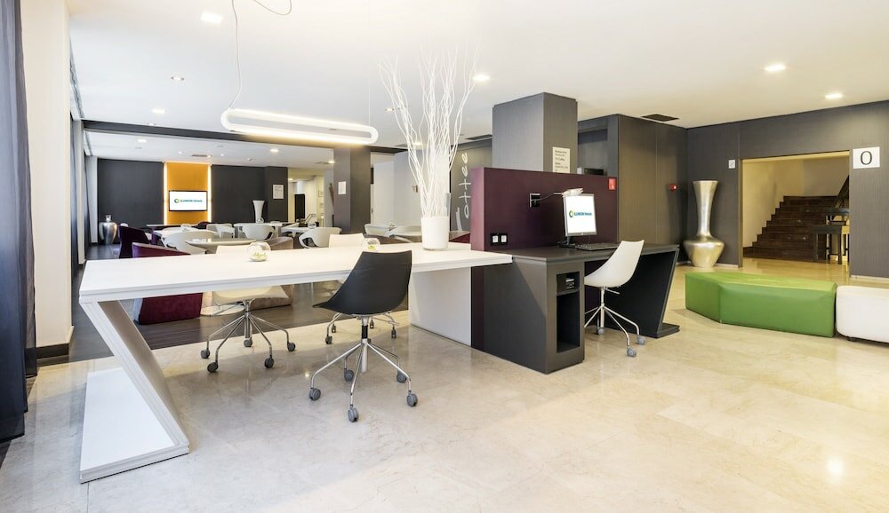 Фото Hotel Ilunion Romareda