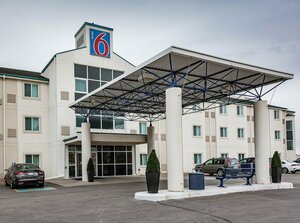 Гостиница Motel 6 Saskatoon