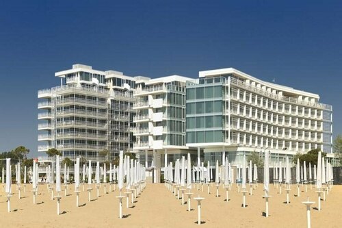 Внешний вид отеля Falkensteiner Hotel & SPA Jesolo в Езоле, фото 1