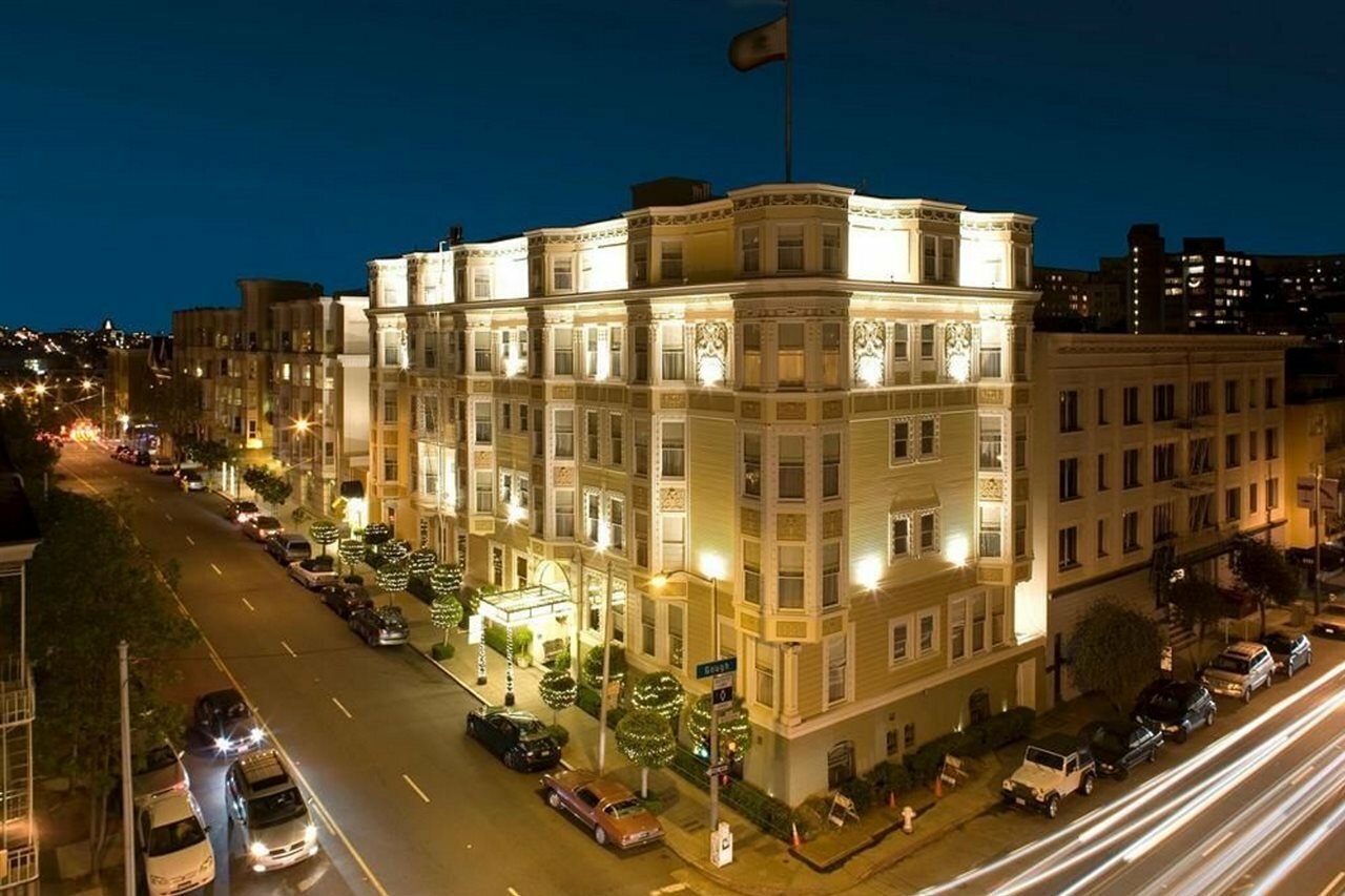 Фото отеля 1