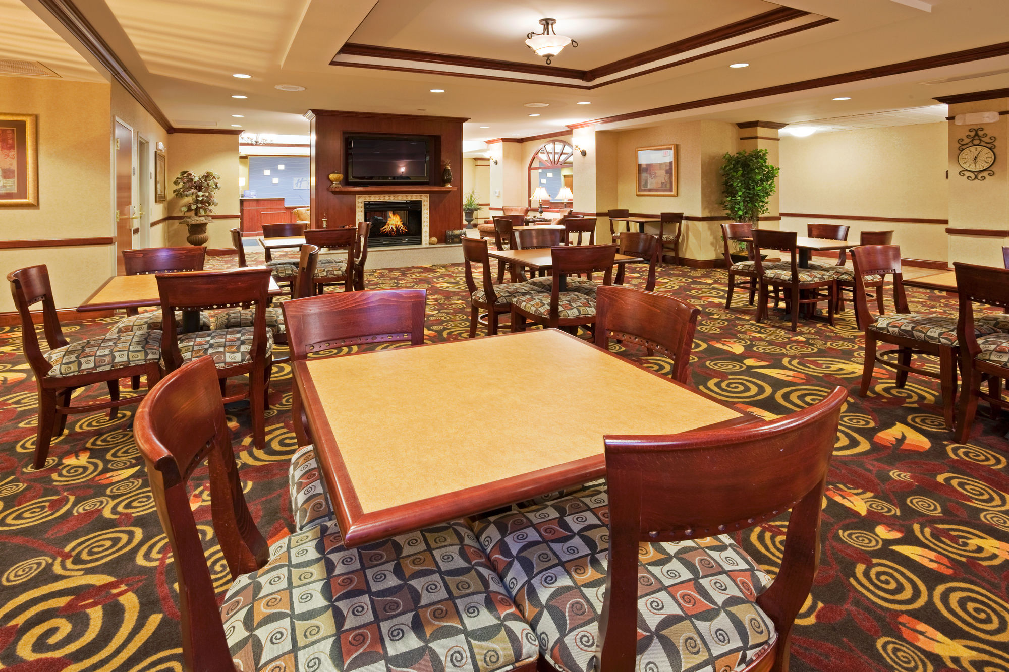 Фото Holiday Inn Express Mitchell, an Ihg Hotel