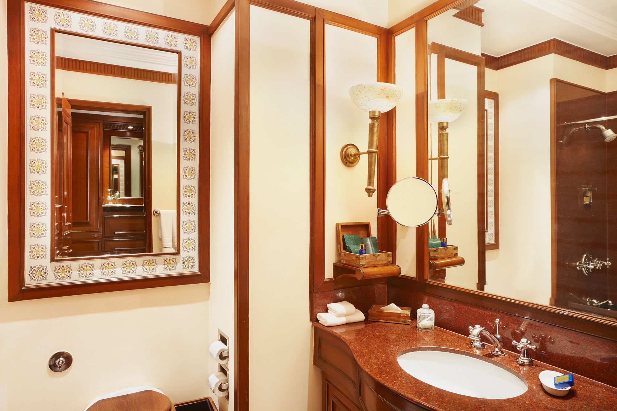 Фото The Oberoi Grand, Kolkata