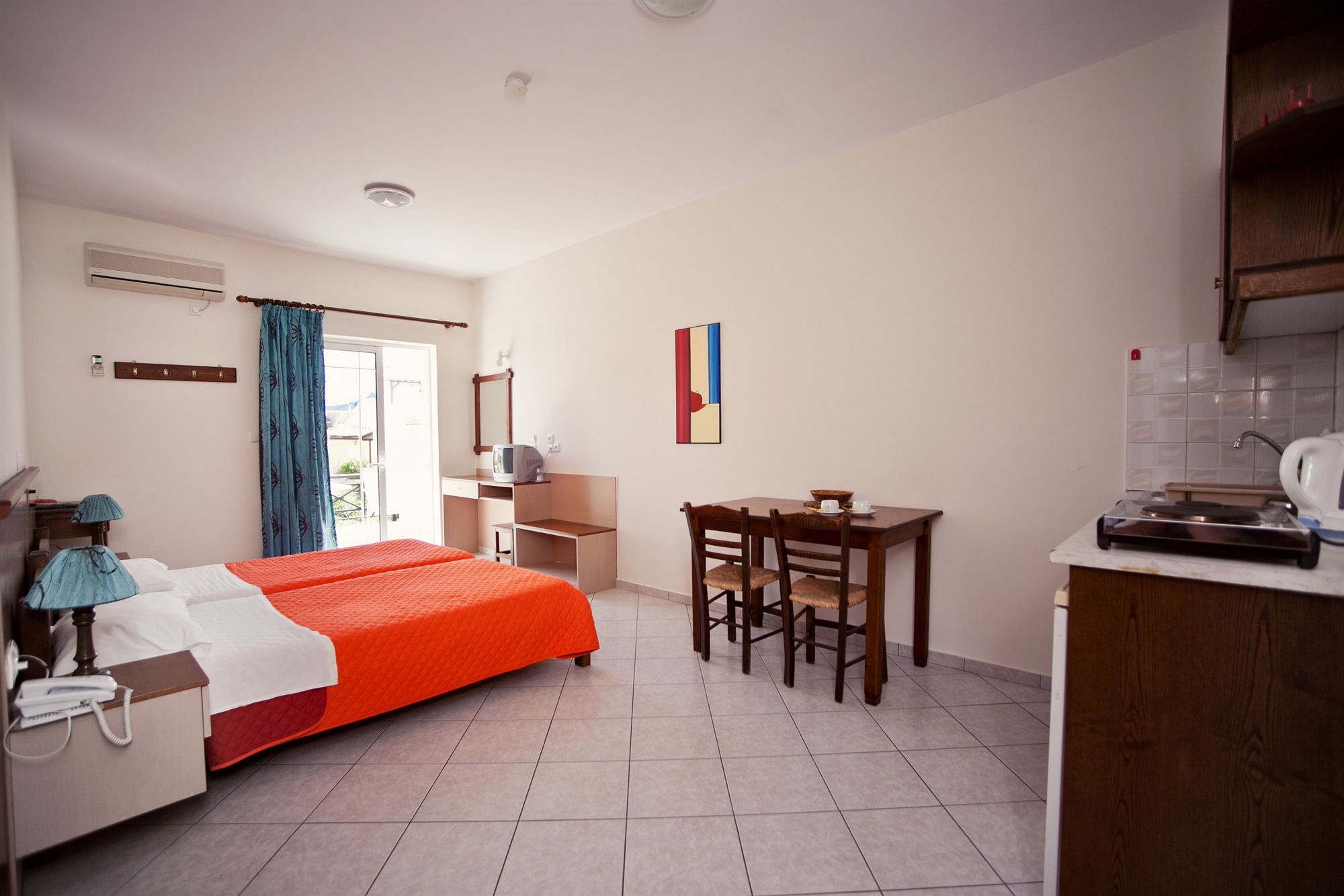 Фото Niriides Hotel