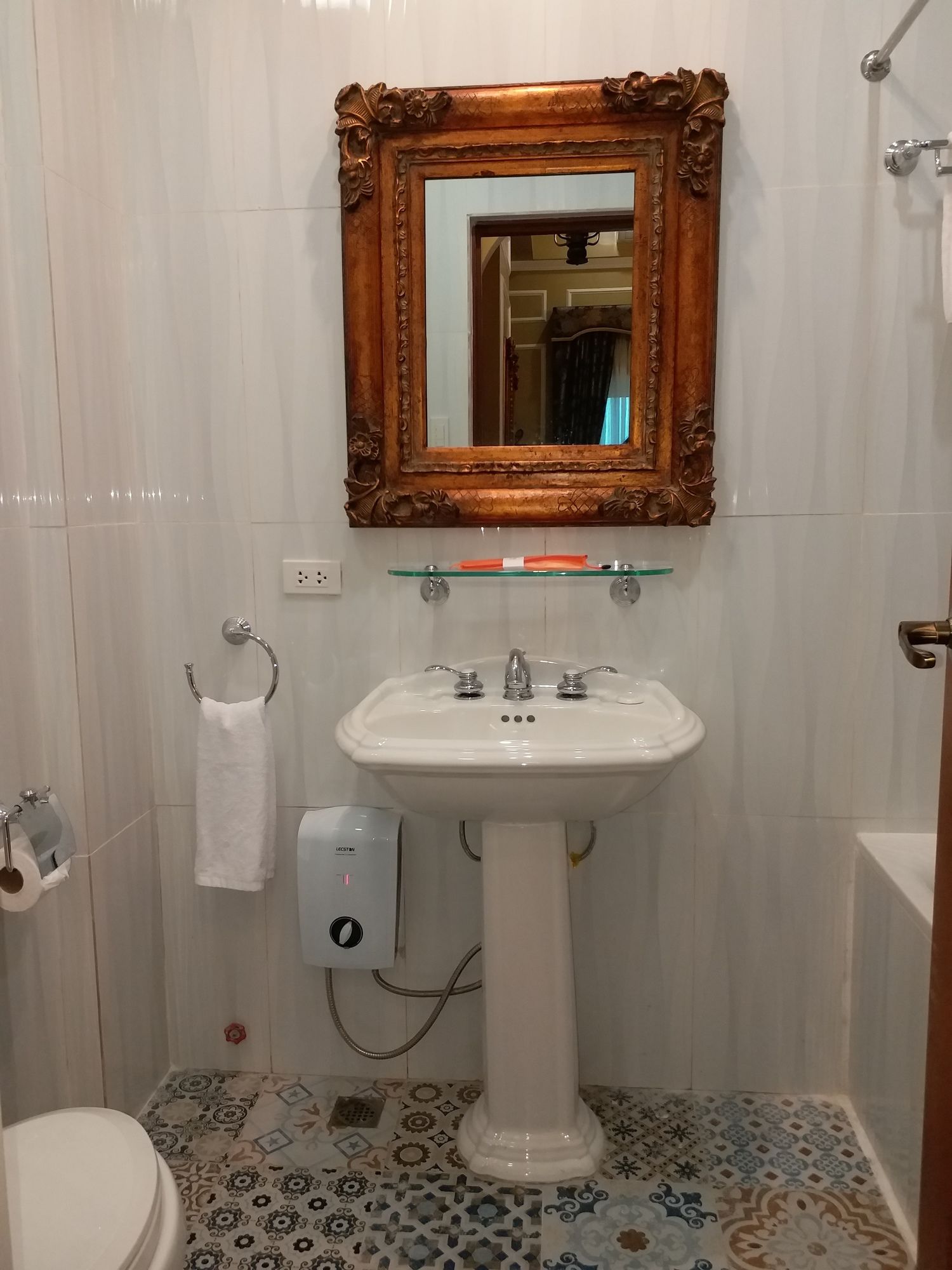 Фото Lee Boutique Hotel Tagaytay