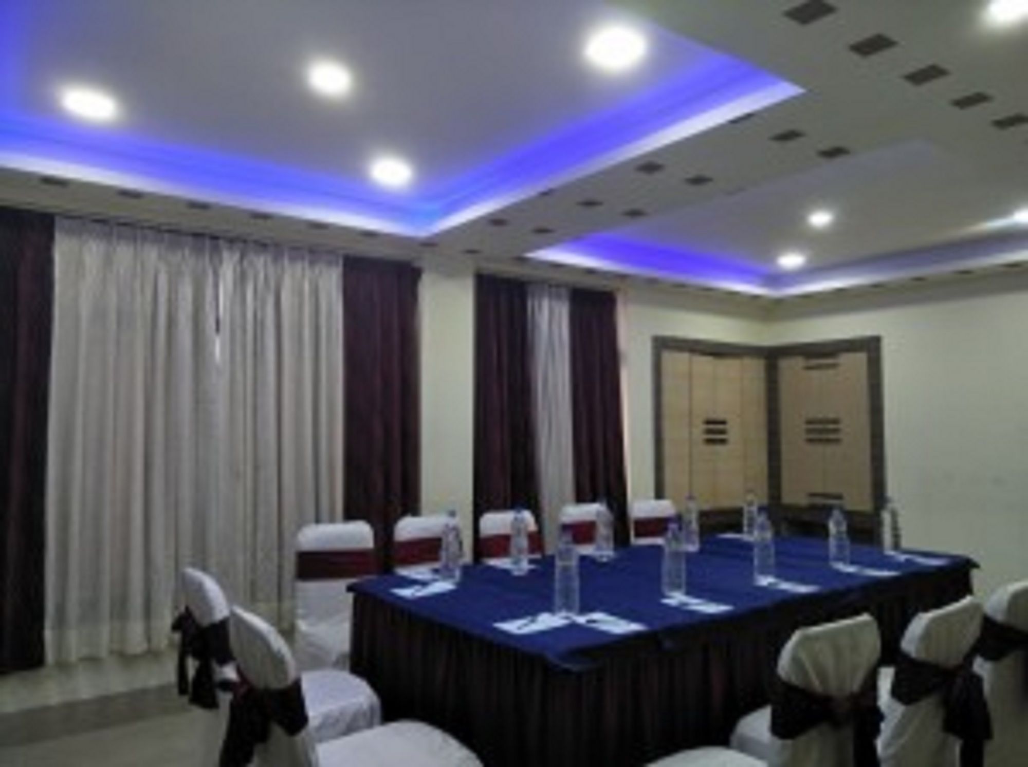 Фото Отель Executive Tower