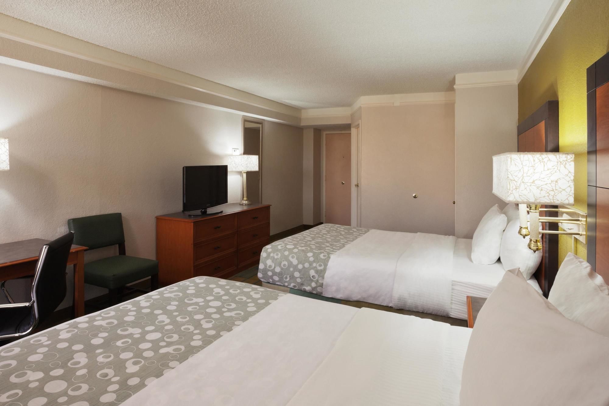 Фото La Quinta Inn & Suites by Wyndham Houston Stafford Sugarland