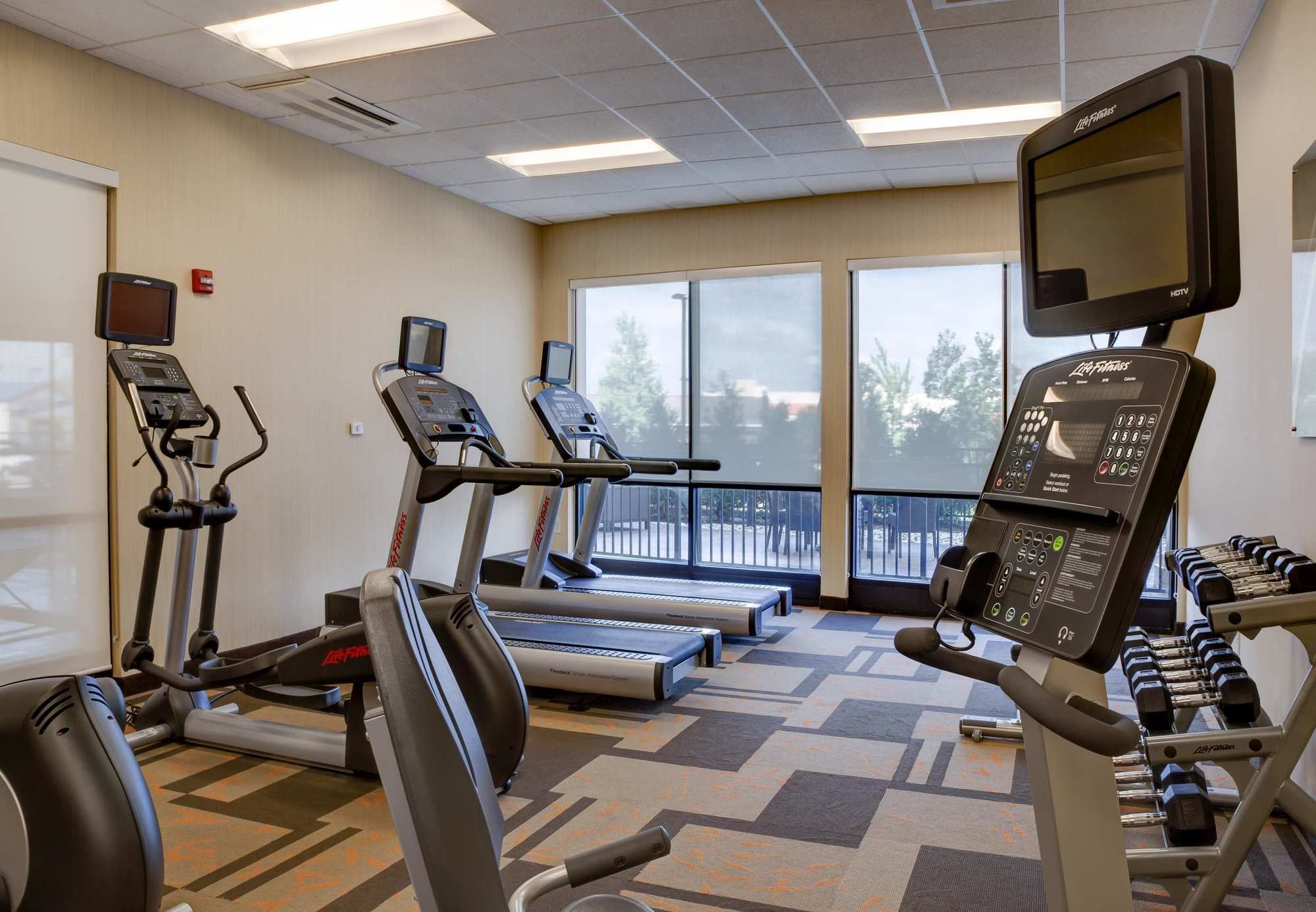 Фото Courtyard Indianapolis Noblesville