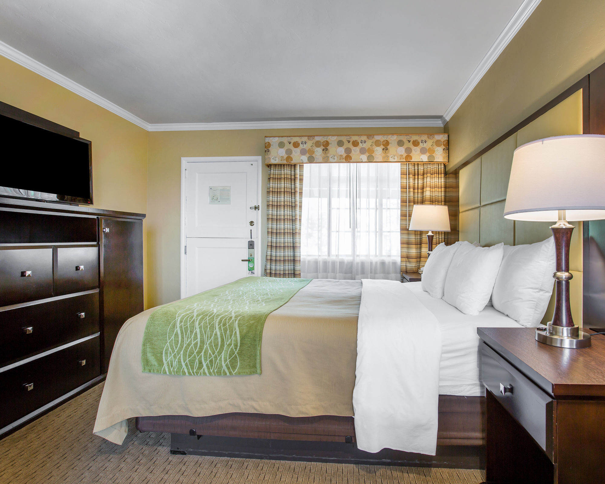 Фото Comfort Inn Carmel by The Sea