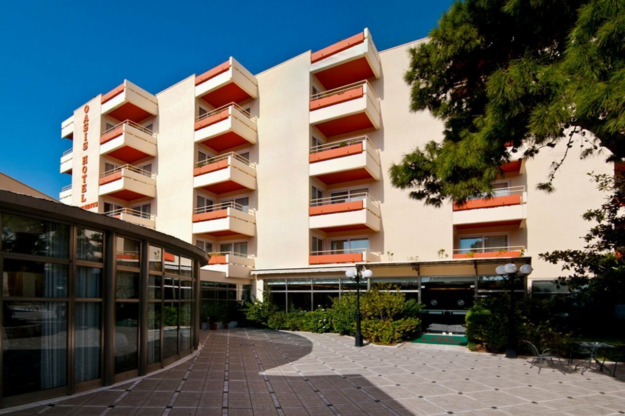 Фото Oasis Hotel Apartments