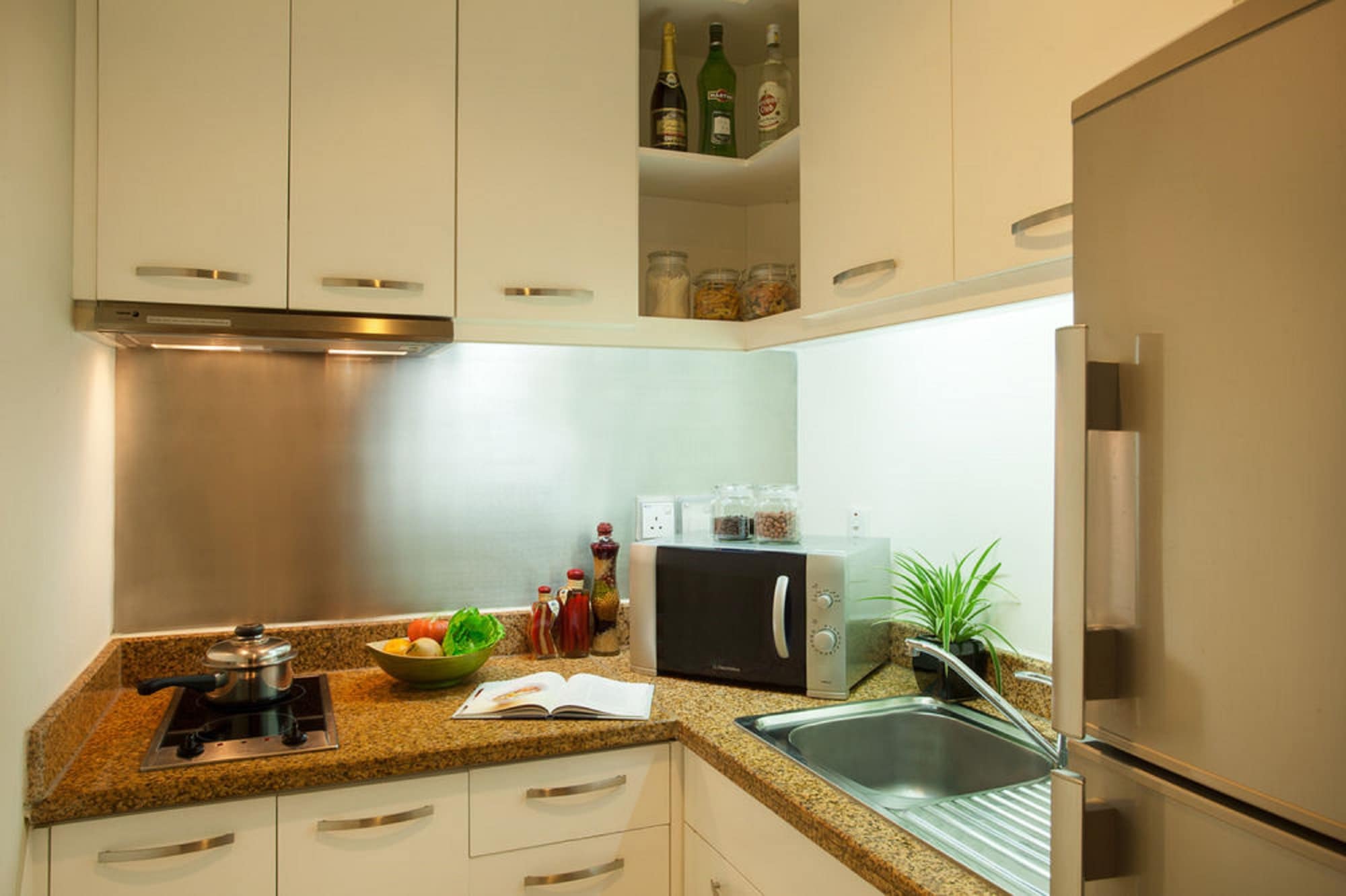 Фото Somerset West Lake Hanoi