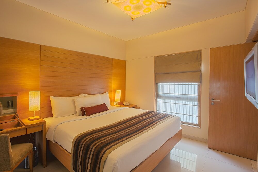 Фото Oakwood Residence Naylor Road Pune