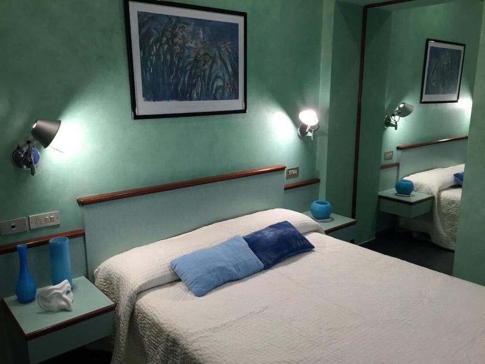 Фото Le Petit Hotel