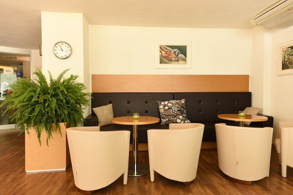 Фото Polo Younique Hotel