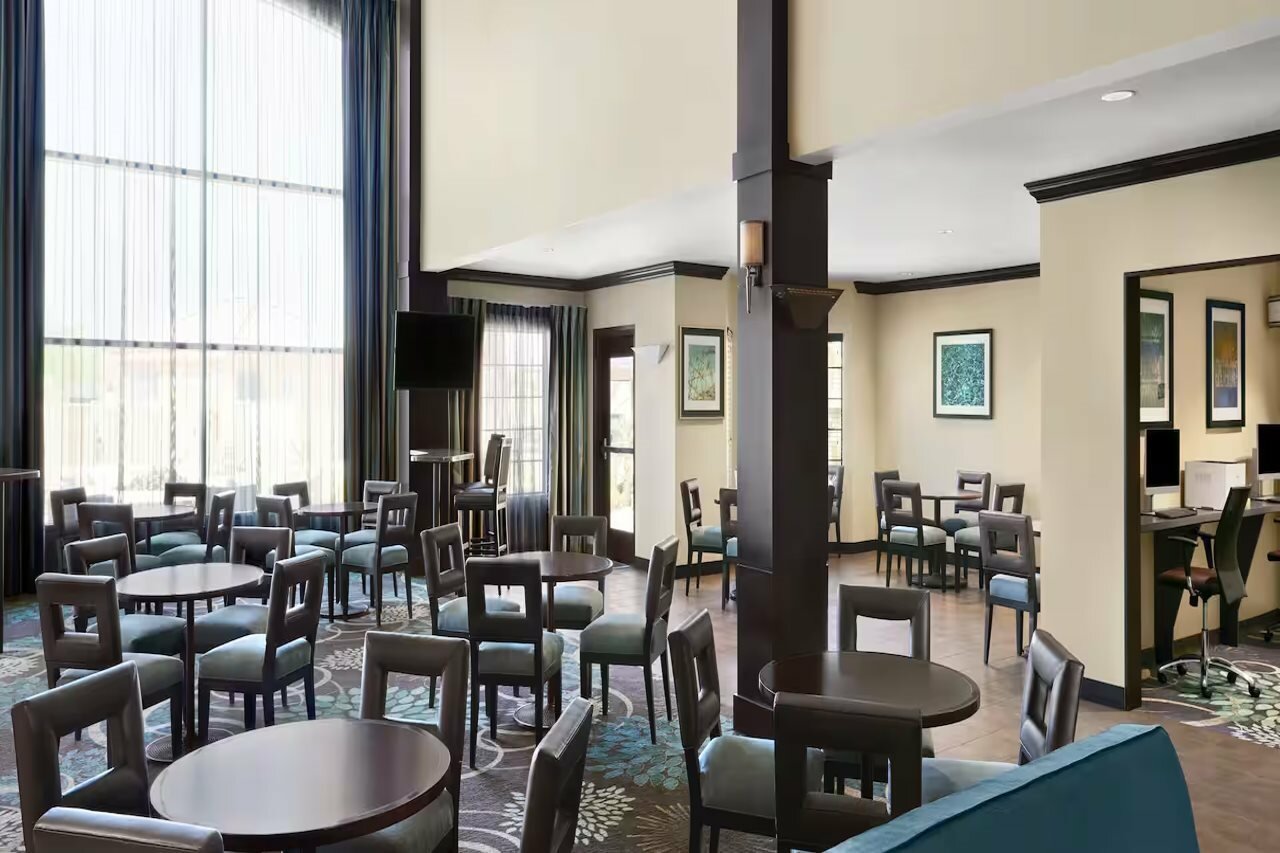 Фото Hampton Inn & Suites Cathedral City