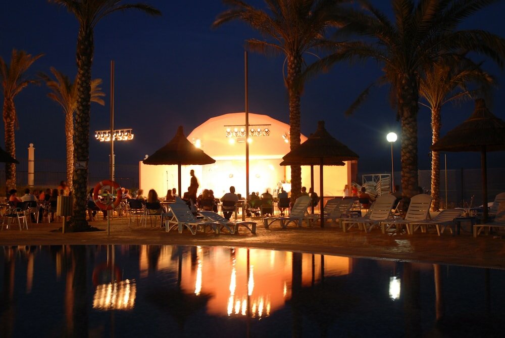 Фото Holiday World Riwo Hotel