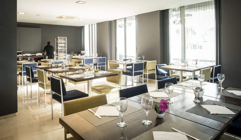 Фото Hotel Ciutat Martorell