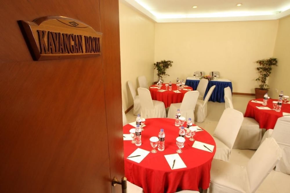Фото Makassar Golden Hotel