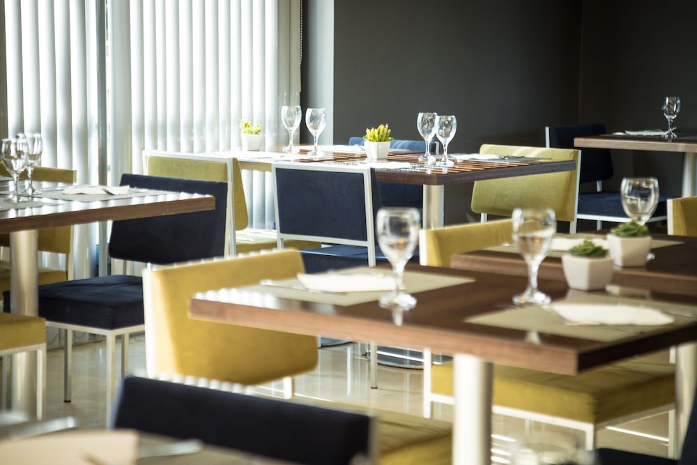 Фото Hotel Ciutat Martorell