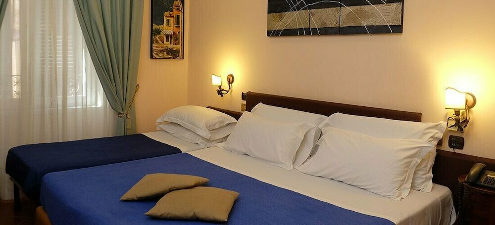 Hotel Toledo Hotel, Naples, photo