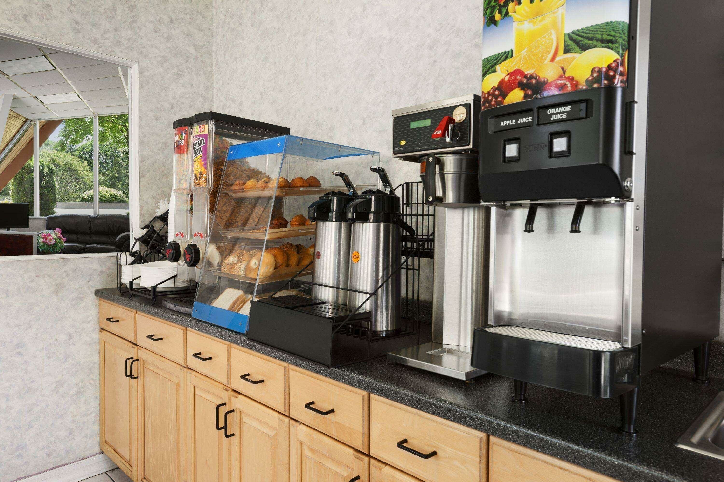 Фото Howard Johnson by Wyndham North Plainfield