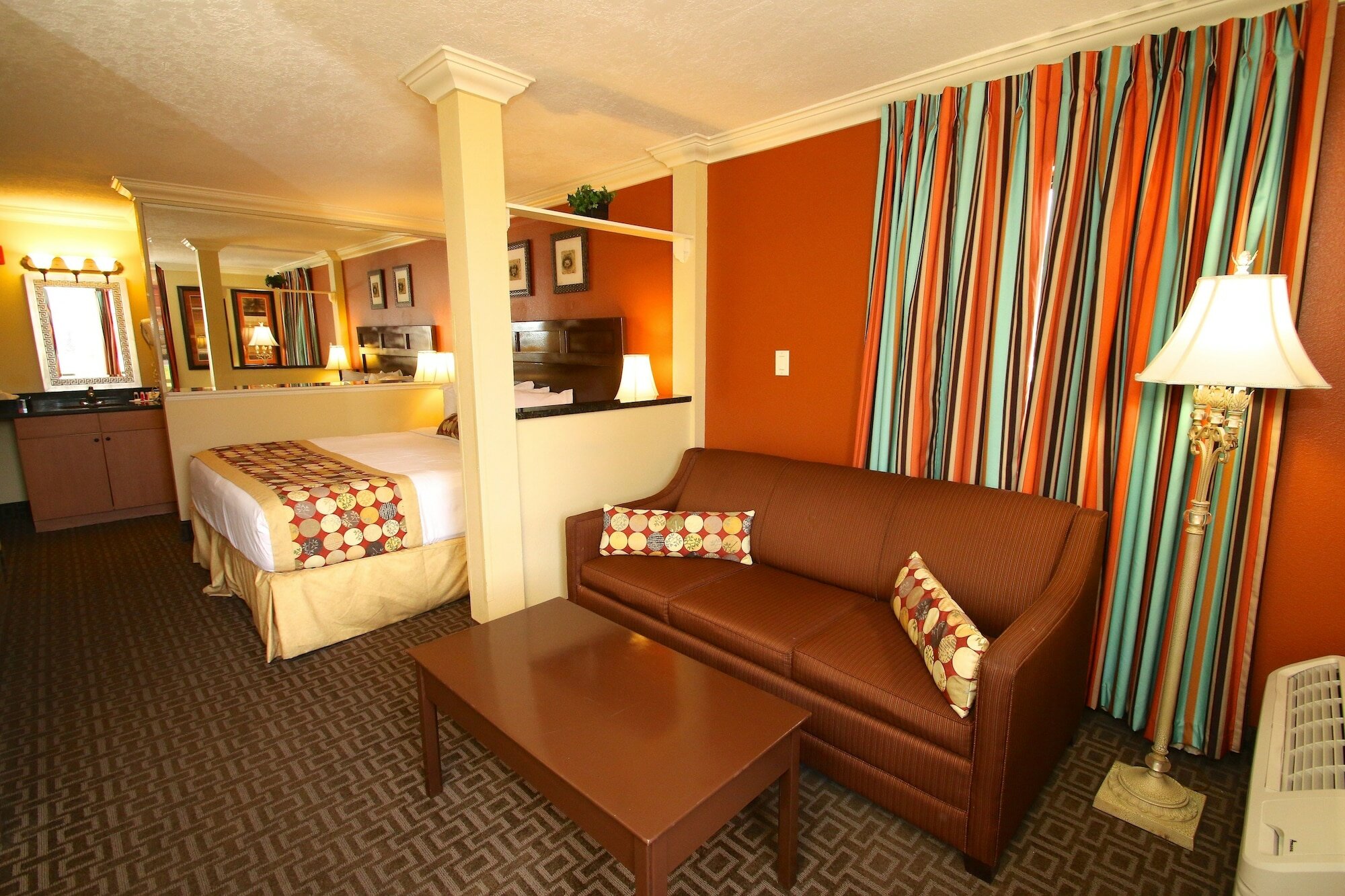 Фото Days Inn by Wyndham Kissimmee West