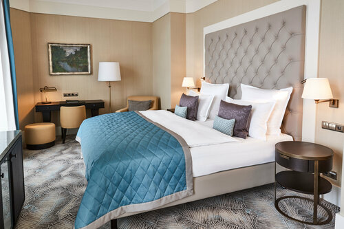 Гостиница Steigenberger Grandhotel & SPA Petersberg