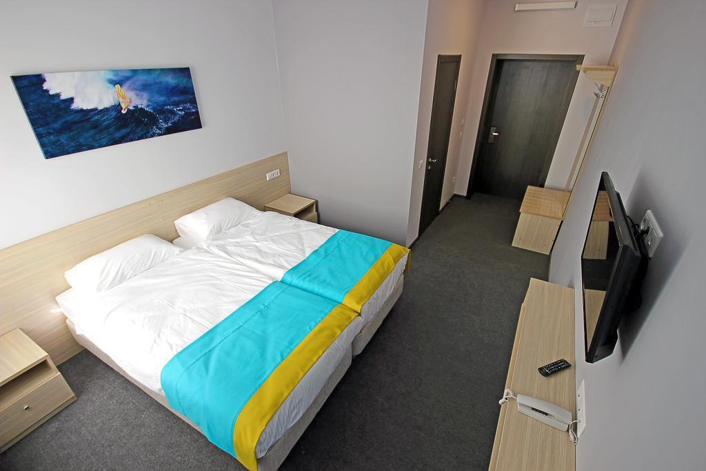 Фото Wake Hotel 1