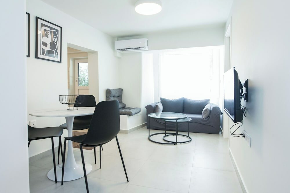 Фото Cozy 1 Bd Basement Apt in Pagrati