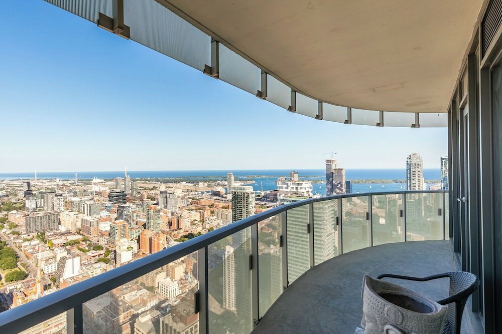 Фото Bonvoy Suites Eaton Centre