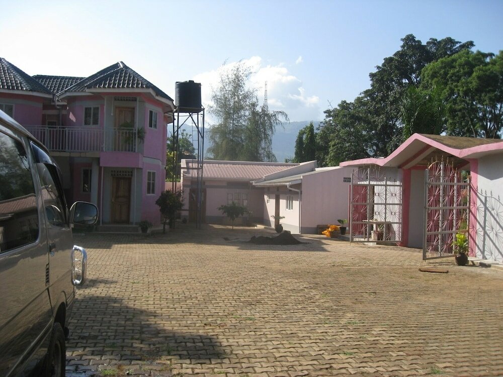 Фото R & R Gardens