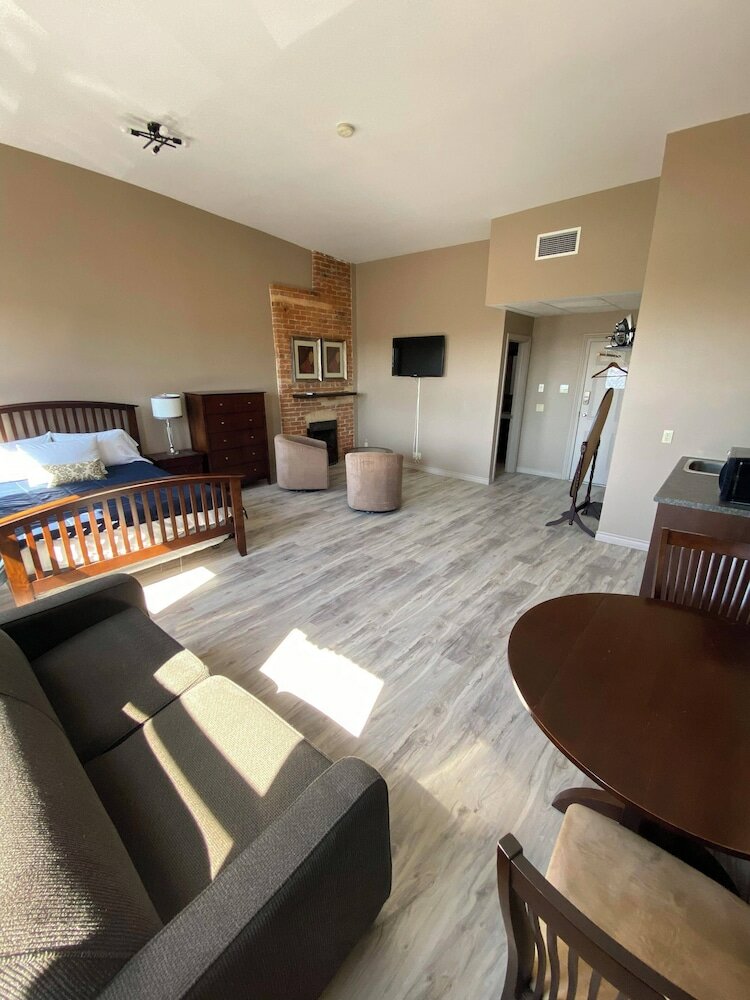 Фото The Avonlea Inn