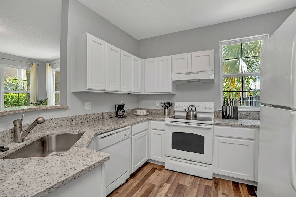 Фото Runaway Beach Club Resort