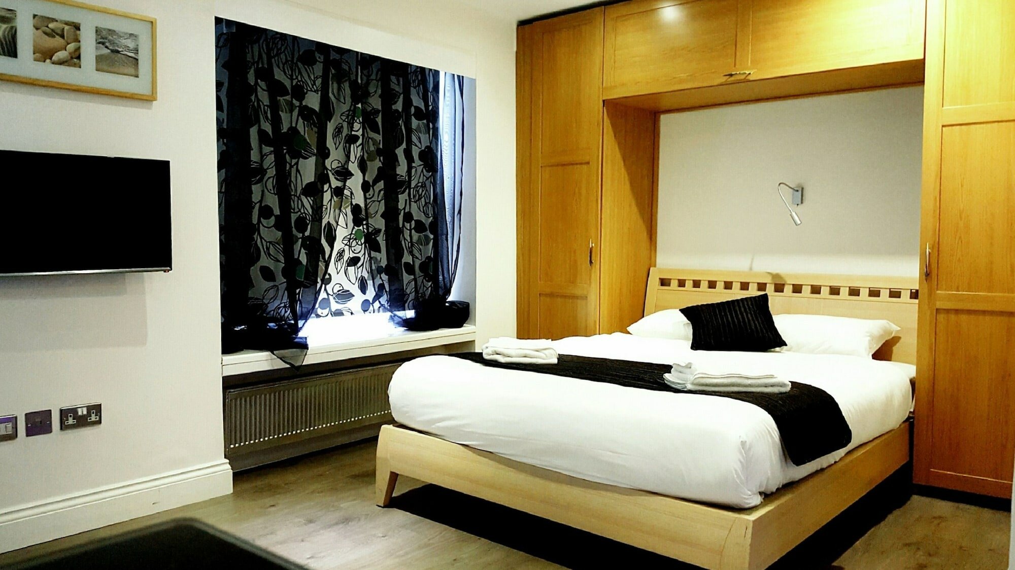 Фото Imperial Court Suites