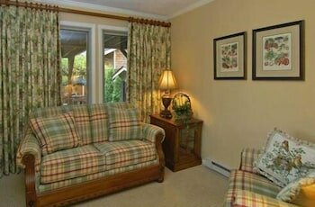 Фото The Village Inn