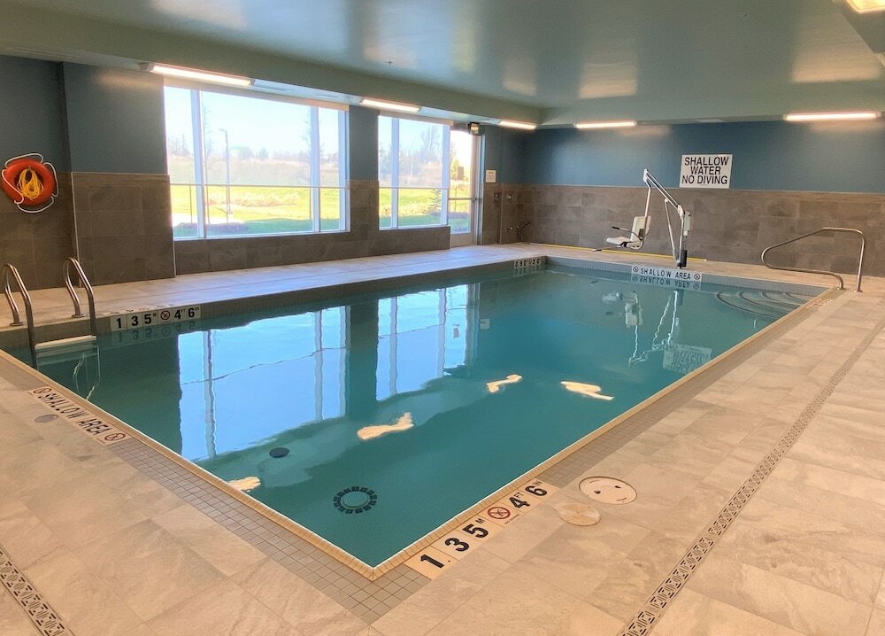 Фото Holiday Inn Express & Suites Aurora, an Ihg Hotel