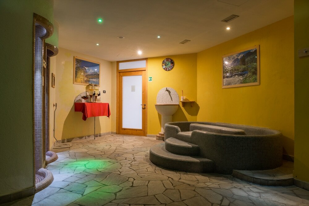 Фото Hotel Alpine Mugon