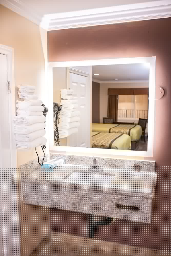 Фото Rodeway Inn & Suites