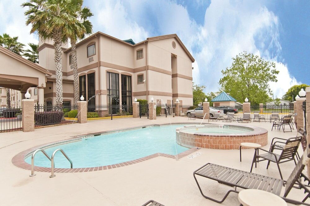 Фото Holiday Inn Express Hotel & Suites Lake Charles, an Ihg Hotel