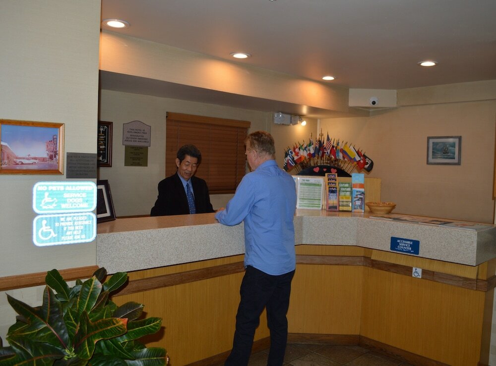 Фото Jolly Roger Hotel