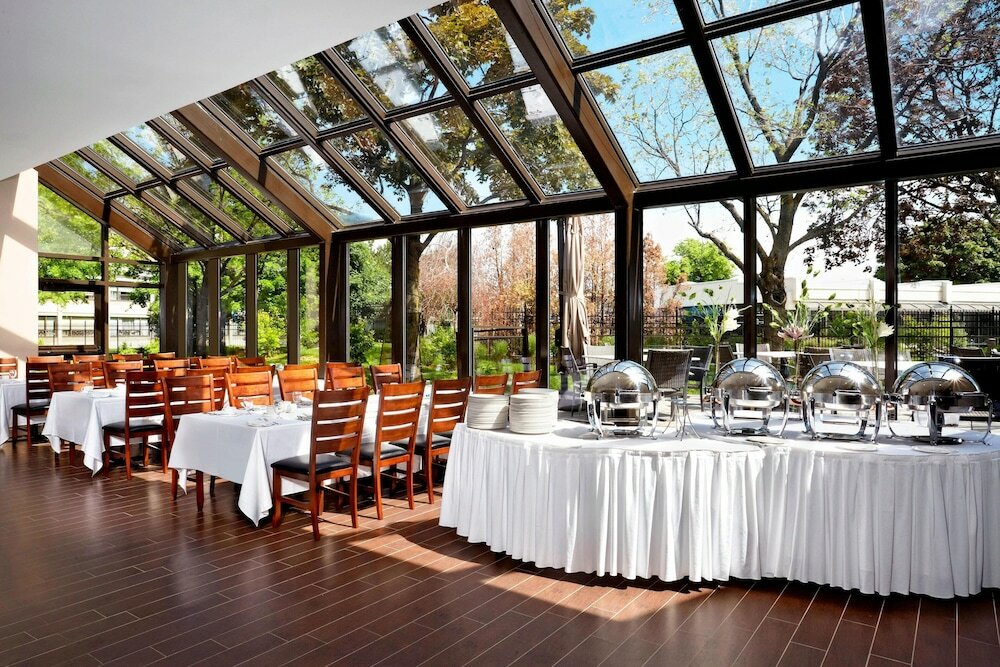 Фото Sheraton Montreal Airport Hotel