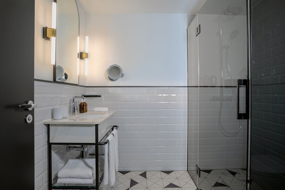 Фото Neues Schloss Privat Hotel Zurich, Autograph Collection