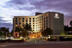 Гостиница DoubleTree by Hilton Irvine - Spectrum в Лейк Форест