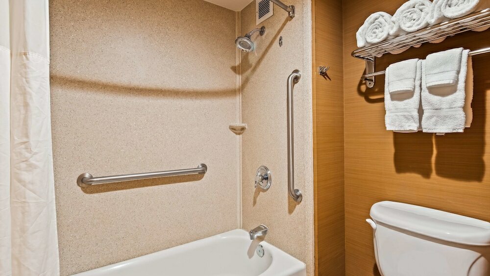 Фото Best Western Exeter Inn & Suites