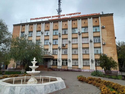 Жасырын дәретхана бөлімі, төменнен және артқы жағынан көрініс