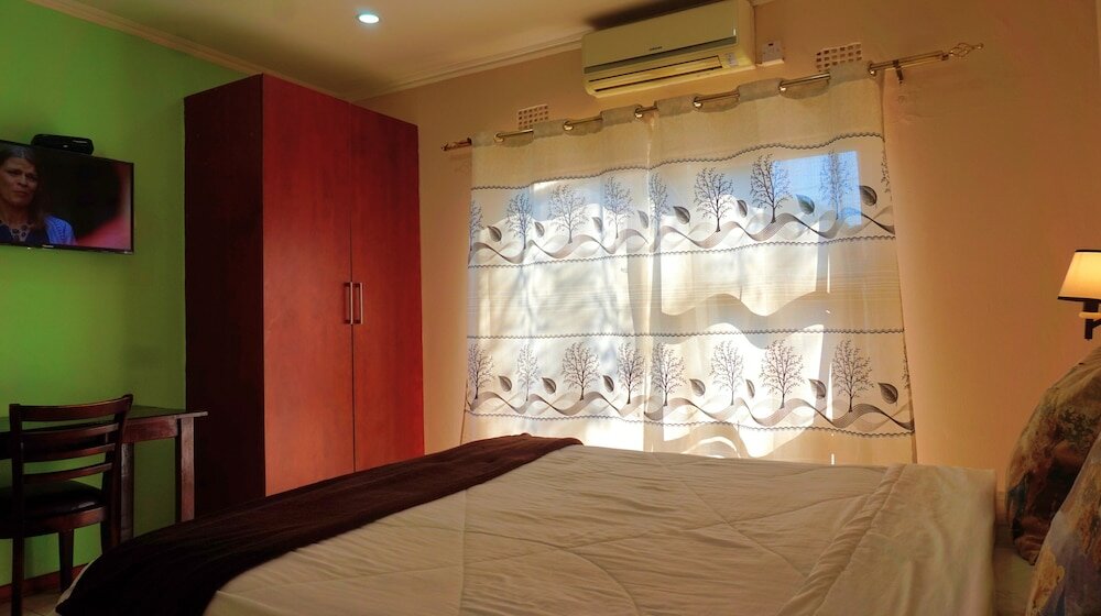 Фото Tasha Lodge