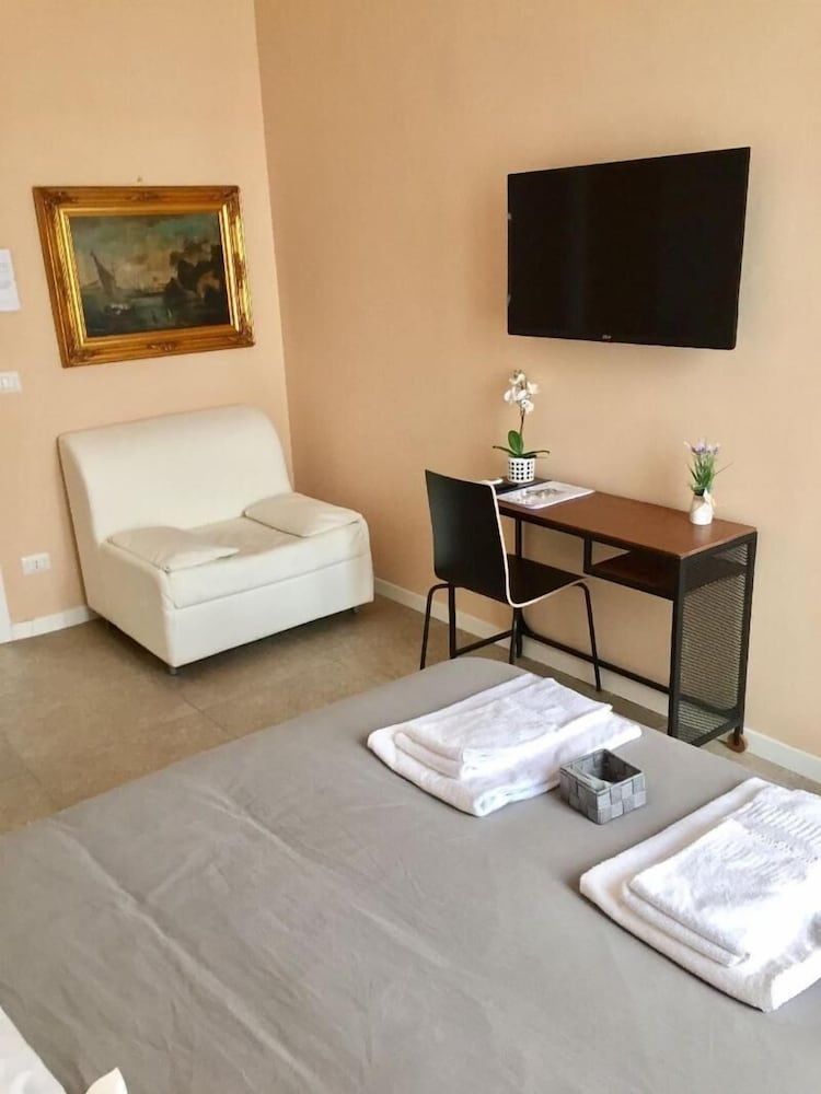 Фото Amedeo Square